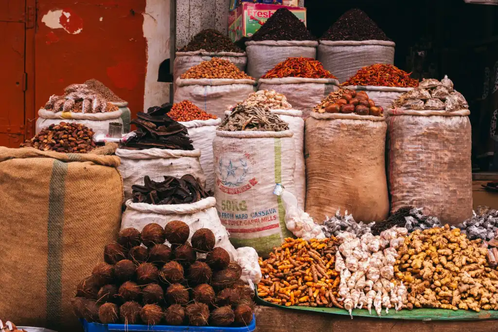 武汉企业画册设计：欣富霆广告如何塑造品牌视觉一致性