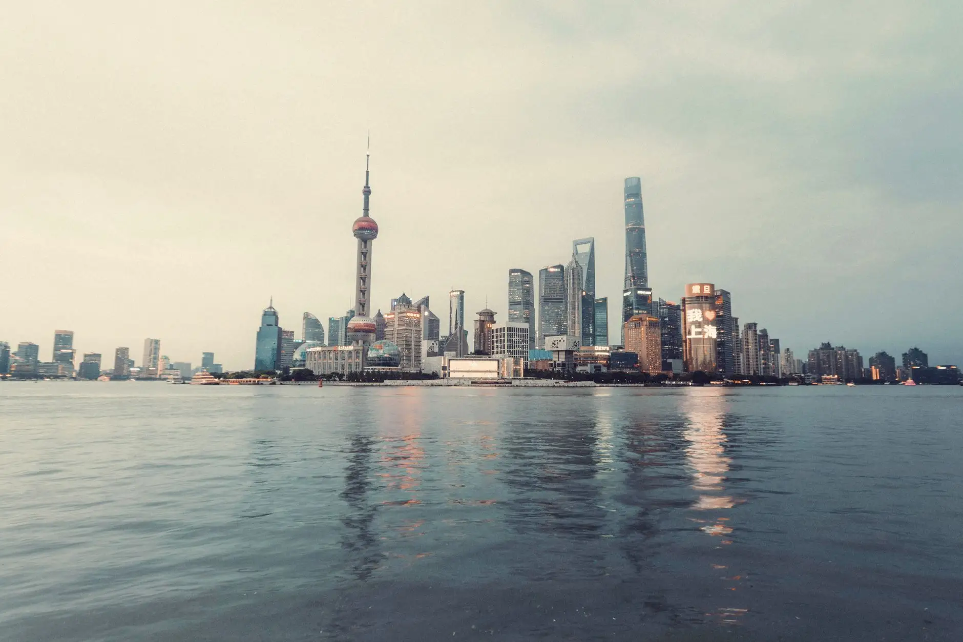 华中地区企业品牌VI策划要点与视觉系统建设指南